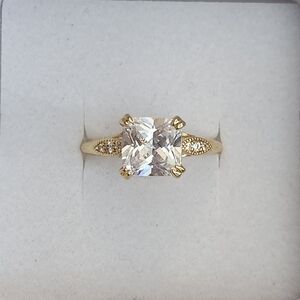 Gold Ring With Princess Cut Diamond Solitaire And Decorative Band - Brand New